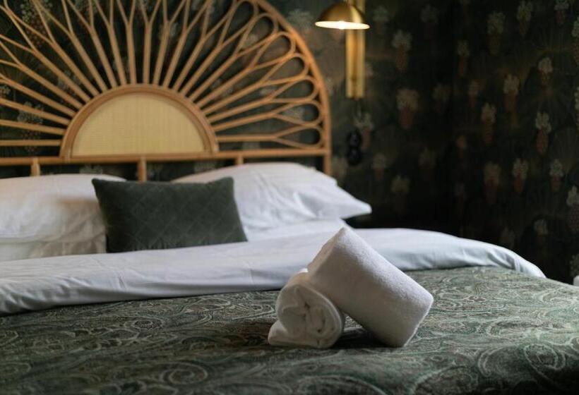 اتاق لوکس خانوادگی, Siglunes