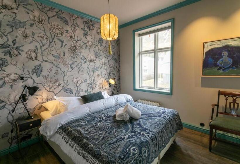 اتاق لوکس, Siglunes