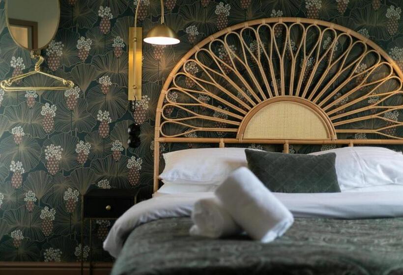 اتاق لوکس سه تخته, Siglunes