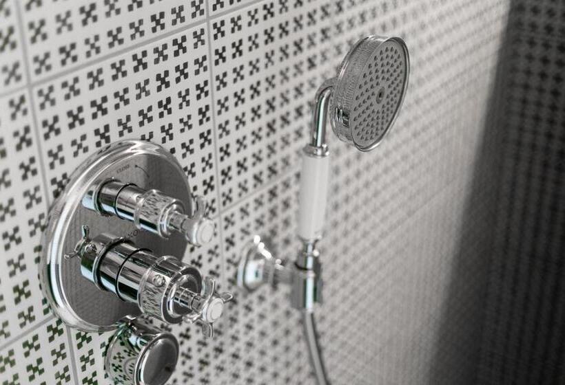 اتاق لوکس خانوادگی, Siglunes