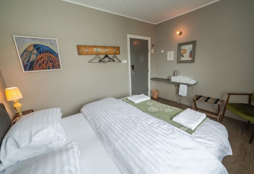 اتاق استاندارد با سرویس بهداشتی مشترک, Siglunes