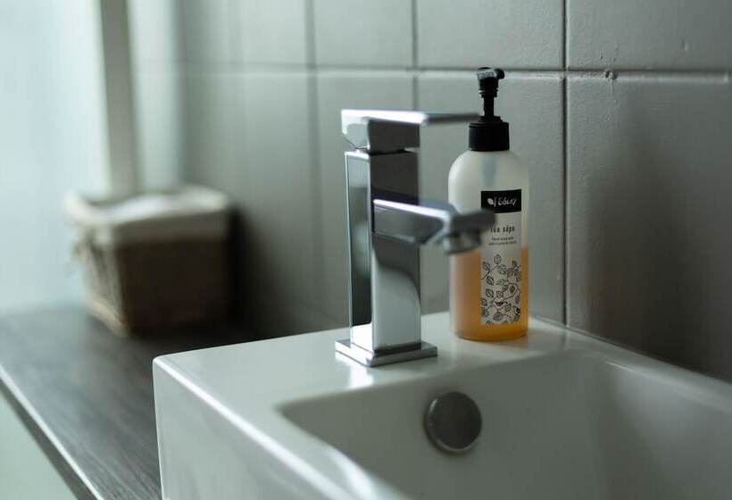 اتاق استاندارد یک تخته با سرویس بهداشتی مشترک, Siglunes