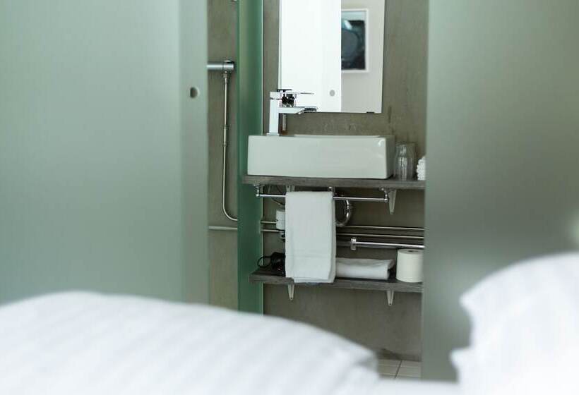 اتاق استاندارد سه نفره, Siglunes