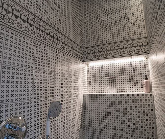 اتاق لوکس, Siglunes