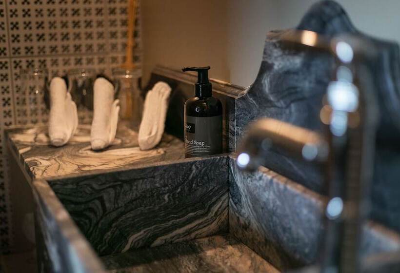 اتاق لوکس سه تخته, Siglunes