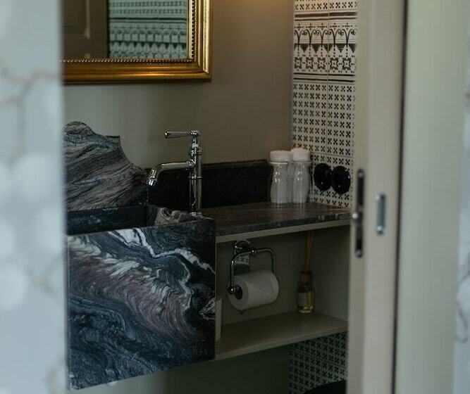 اتاق لوکس سه تخته, Siglunes