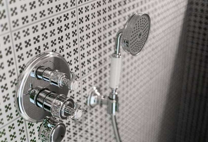 اتاق لوکس سه تخته, Siglunes