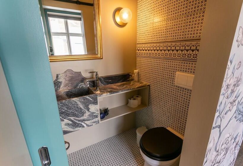 اتاق لوکس سه تخته, Siglunes