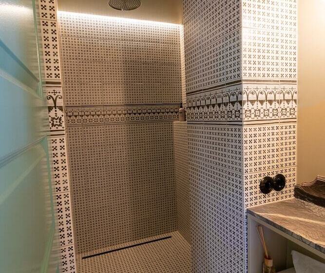 اتاق لوکس سه تخته, Siglunes