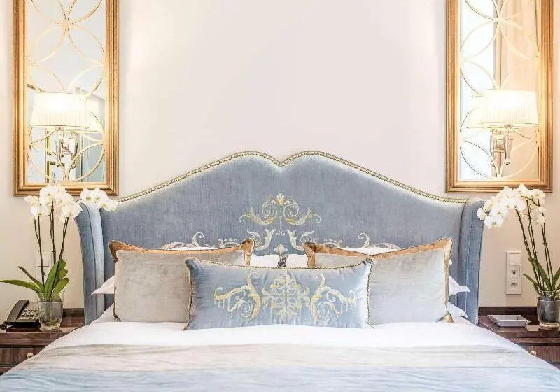 Deluxe Room King Size Bed