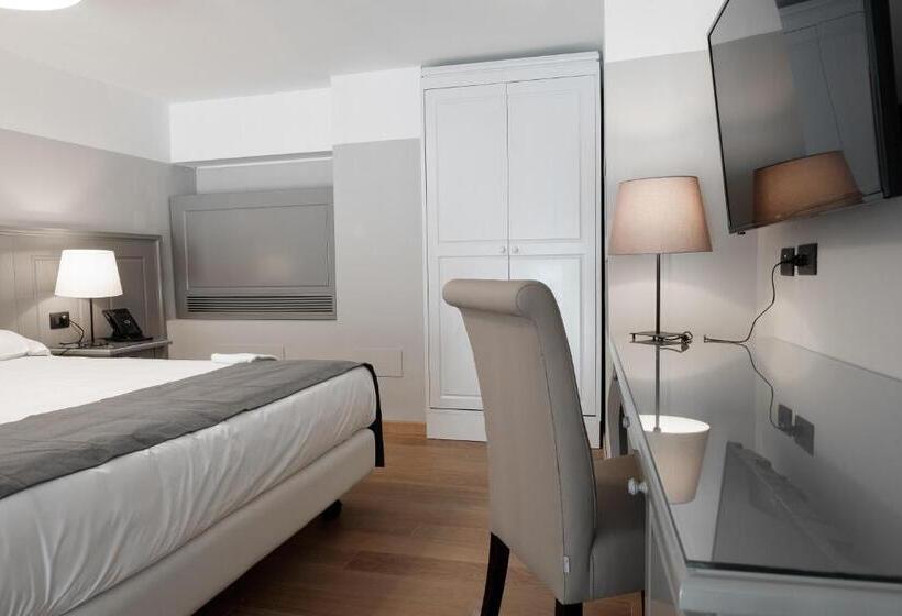 Superior Szoba King Size Bed, De Ville