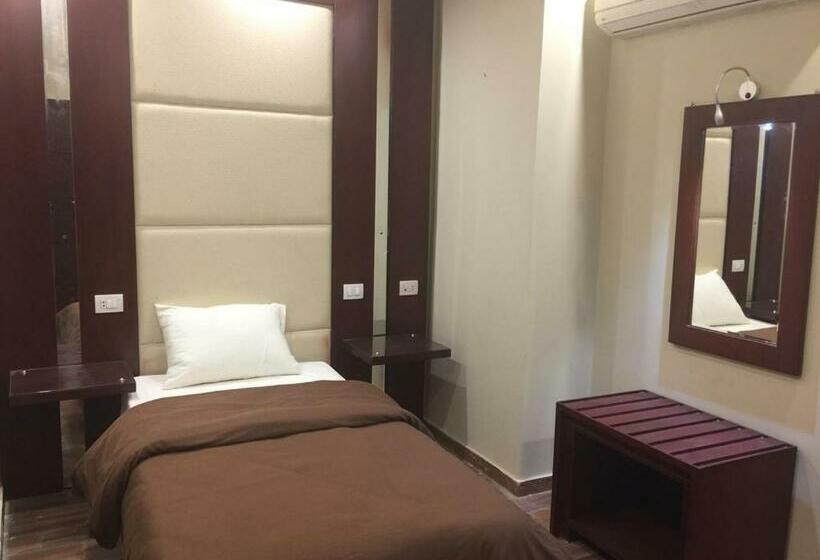 اتاق استاندارد یک نفره, Grand Palace