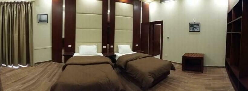 سوییت خانوادگی, Grand Palace