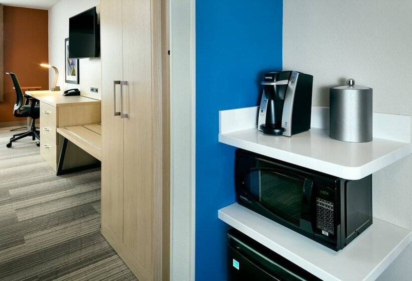 סוויטה מותאמת לאדם עם מוגבלויות, Holiday Inn Express & Suites Medford, An Ihg