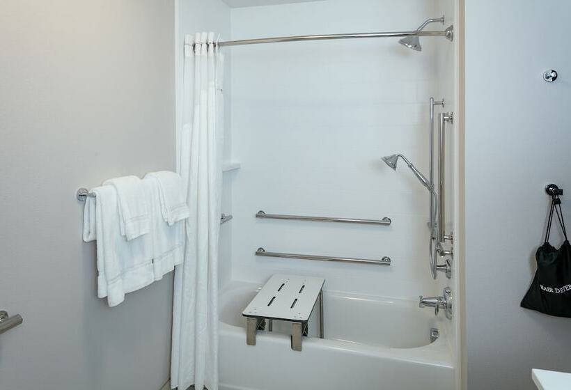 غرفة قياسية لذوى الاحتياجات الخاصة, Holiday Inn Express & Suites Medford, An Ihg