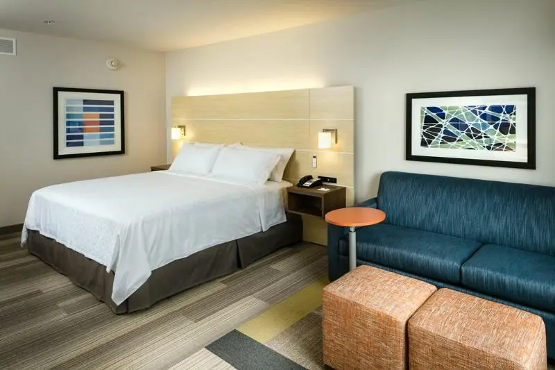 キングサイズベッドのスイートルーム, Holiday Inn Express & Suites   Medford, An Ihg