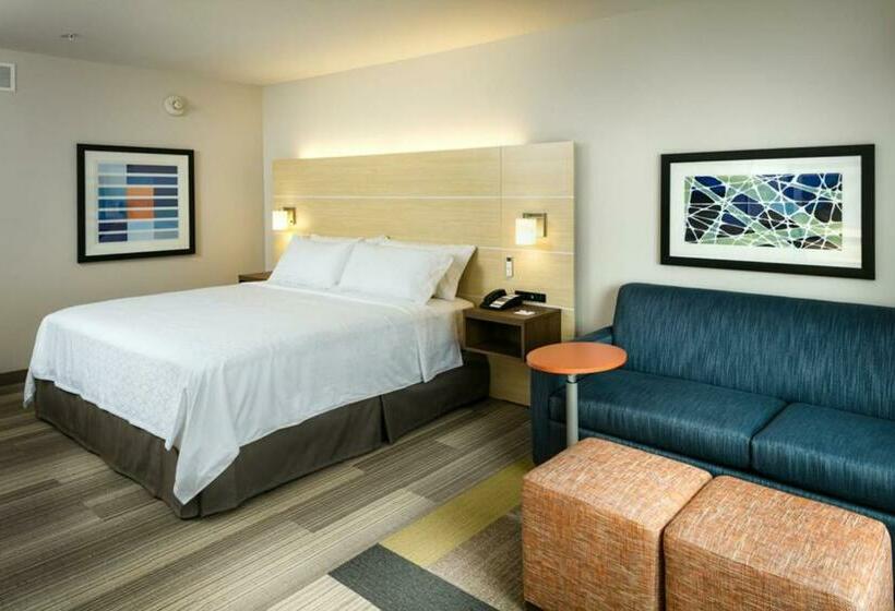 מיטת קינג בסוויטה, Holiday Inn Express & Suites Medford, An Ihg