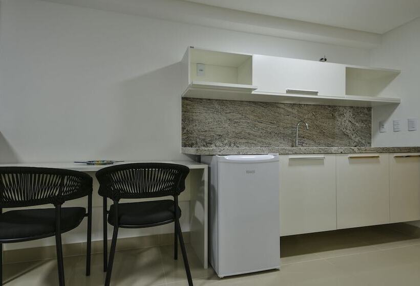 Studio Standard, Littoral Gold Flat
