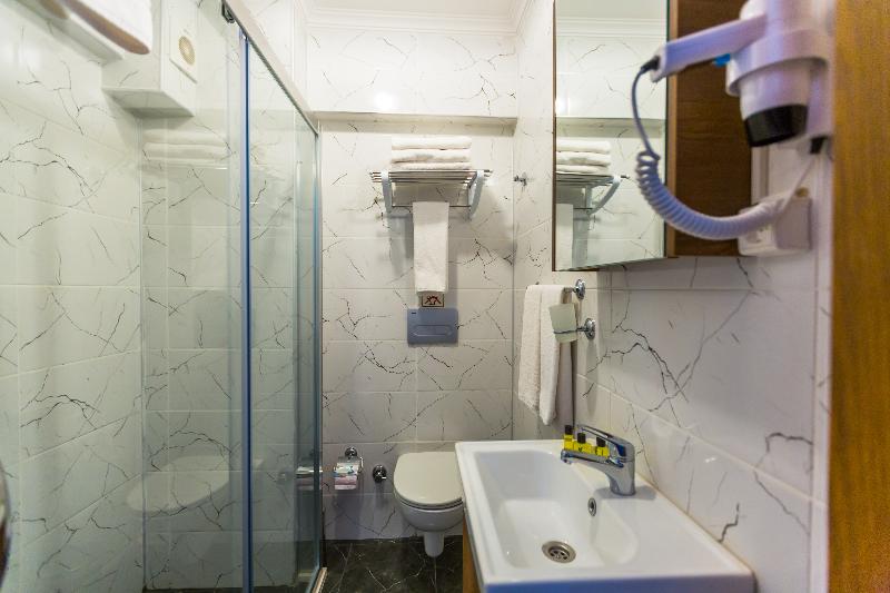 패밀리 룸, Old Town Boutique