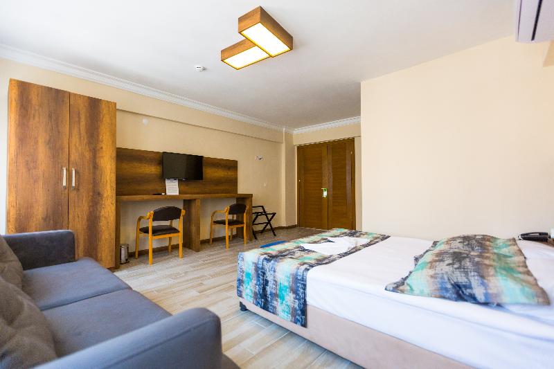 패밀리 룸, Old Town Boutique