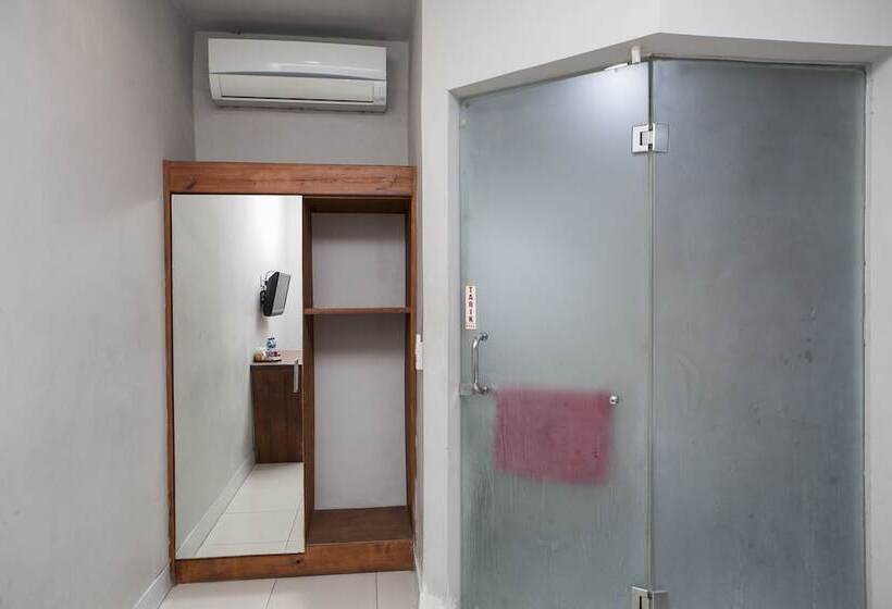 标准间, Reddoorz Plus Near Asia Afrika 3