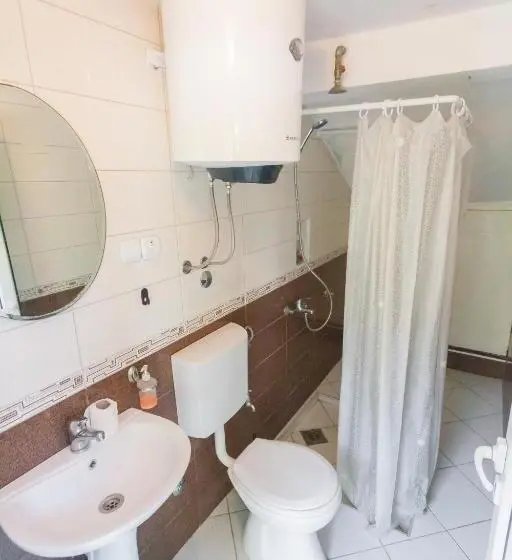 اتاق کلاسیک سه تخته, Rooms Molabeciri