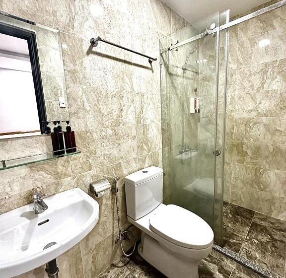 سوییت خانوادگی, The Jade Hotel Near Tan Son Nhat Airport