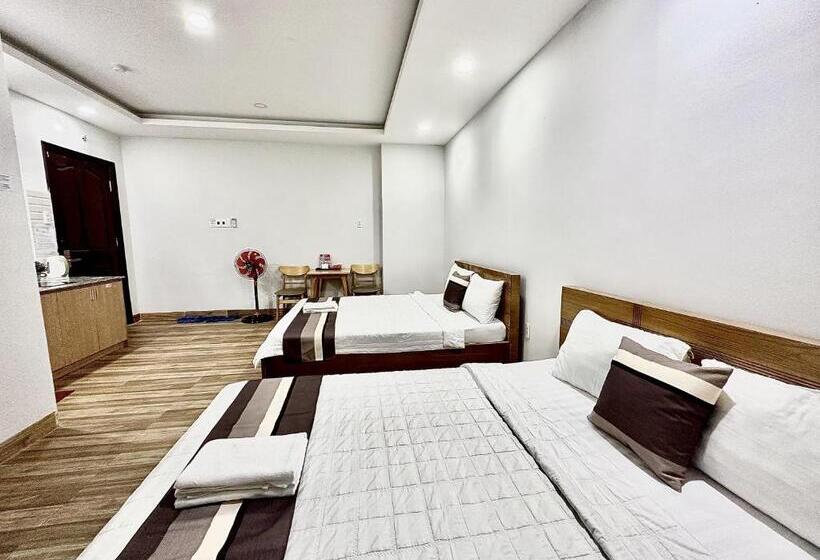 سوییت خانوادگی, The Jade Hotel Near Tan Son Nhat Airport