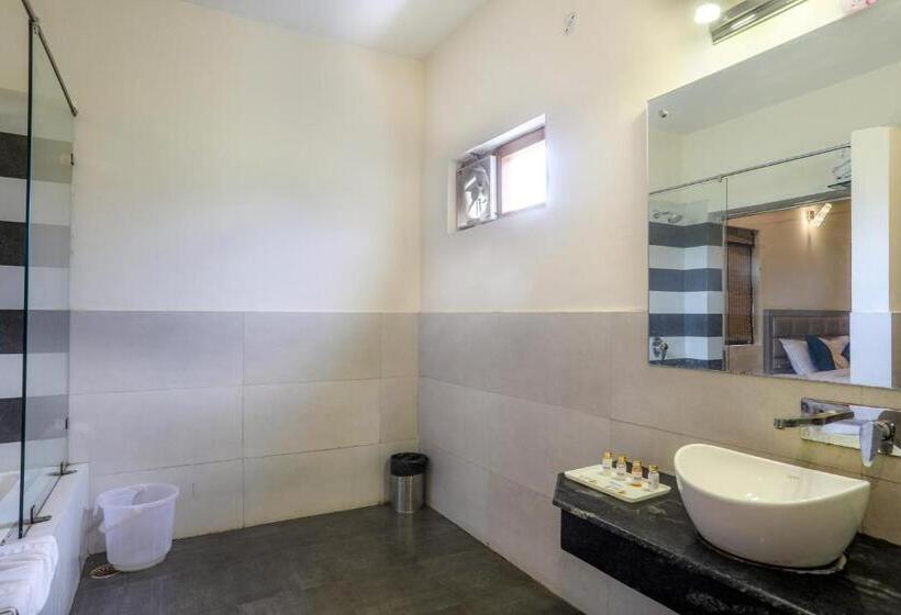 اتاق استاندارد با چشمانداز استخر, Corbett Panorama Resort