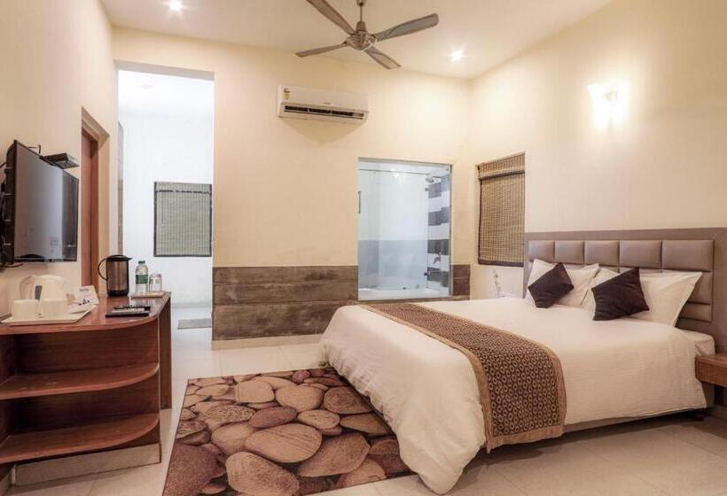 اتاق استاندارد با چشمانداز استخر, Corbett Panorama Resort