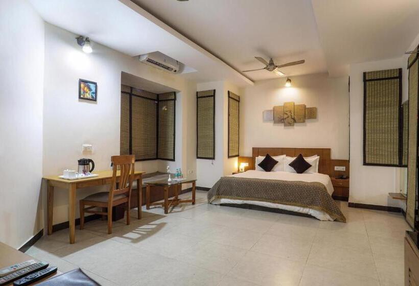 سوئیت با وان آب گرم, Corbett Panorama Resort