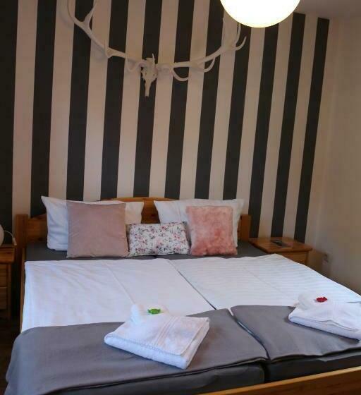 标准间, Altstadtcafé Und Pension