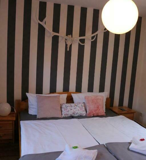 标准间, Altstadtcafé Und Pension