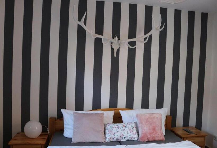 标准间, Altstadtcafé Und Pension