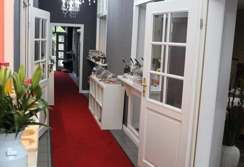 标准间, Altstadtcafé Und Pension