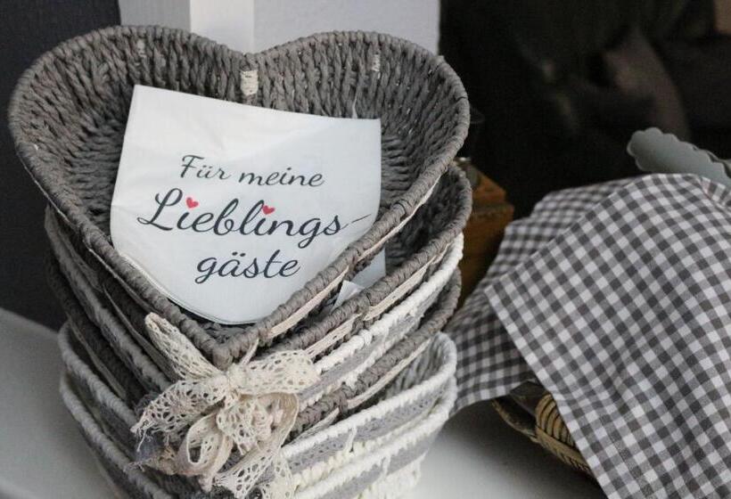 标准间, Altstadtcafé Und Pension