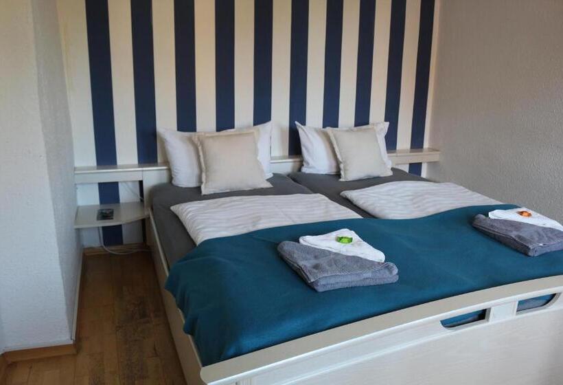 家庭间, Altstadtcafé Und Pension