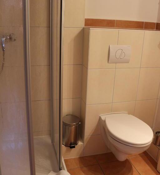 标准间, Altstadtcafé Und Pension