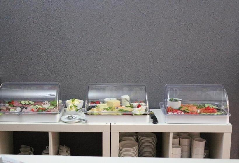 家庭间, Altstadtcafé Und Pension