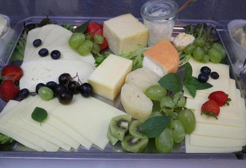 家庭间, Altstadtcafé Und Pension