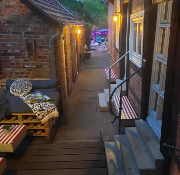 家庭间, Altstadtcafé Und Pension