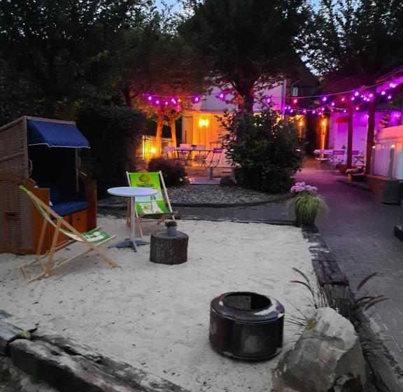 家庭间, Altstadtcafé Und Pension