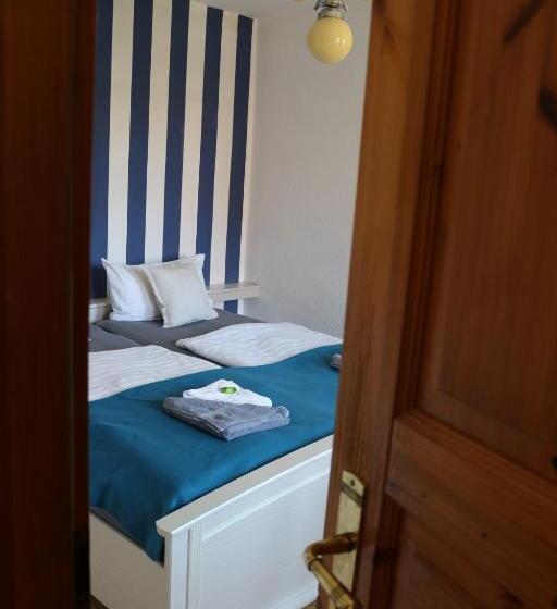 家庭间, Altstadtcafé Und Pension