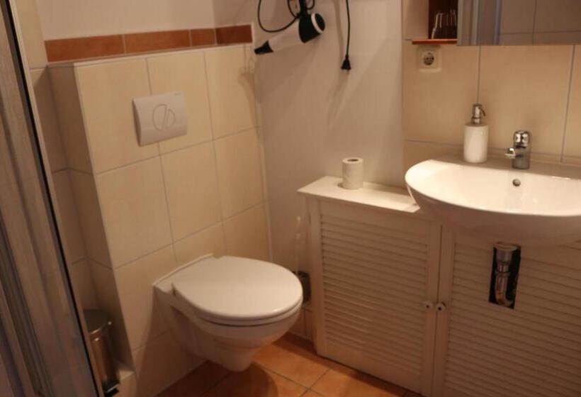 标准间, Altstadtcafé Und Pension