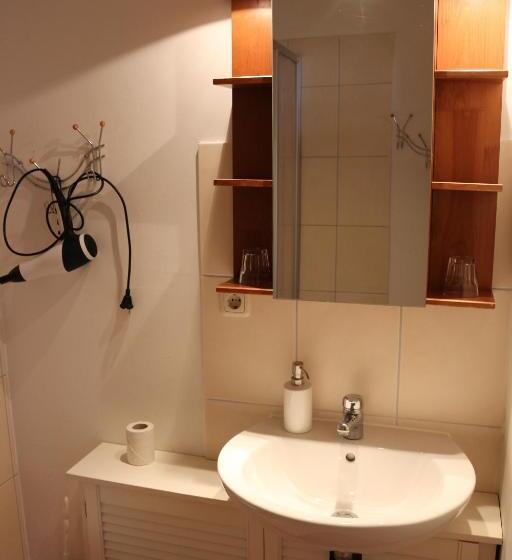 标准间, Altstadtcafé Und Pension