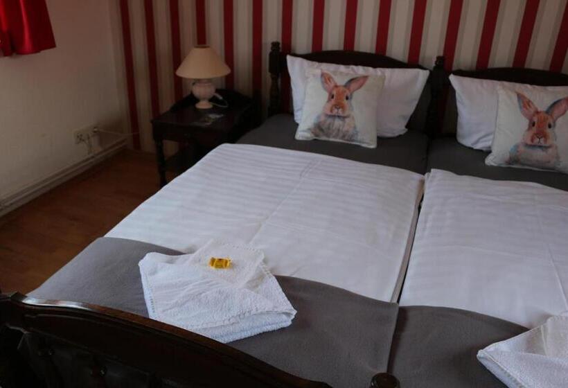 标准间, Altstadtcafé Und Pension