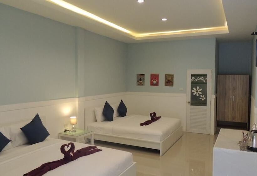 غرفة عائلية, Blue Moon Samed