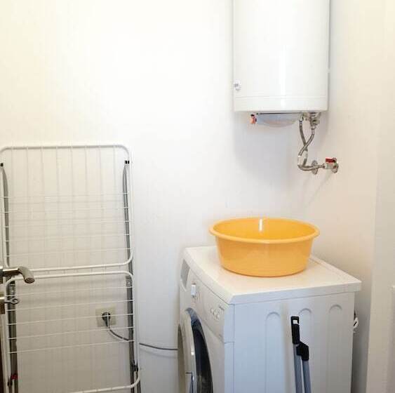 舒适两卧公寓, Calithea Complex