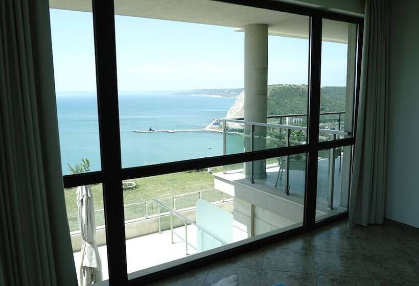 舒适两卧公寓, Calithea Complex