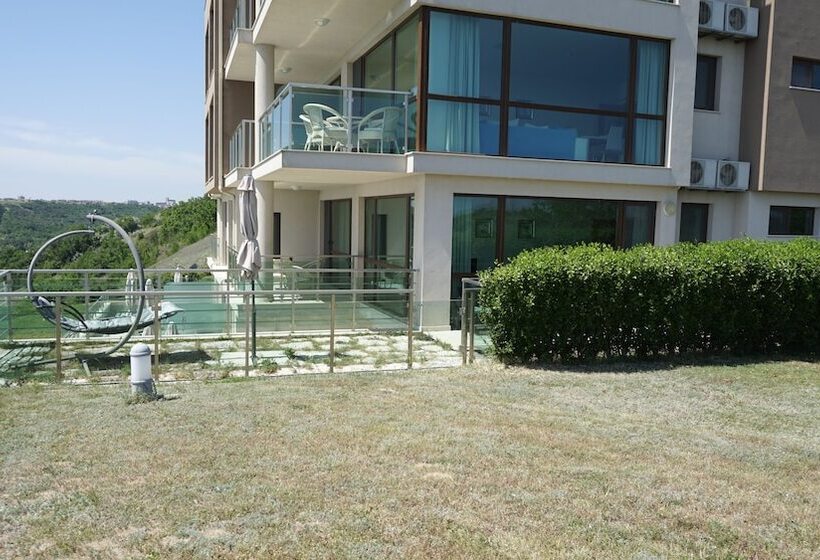 舒适两卧公寓, Calithea Complex